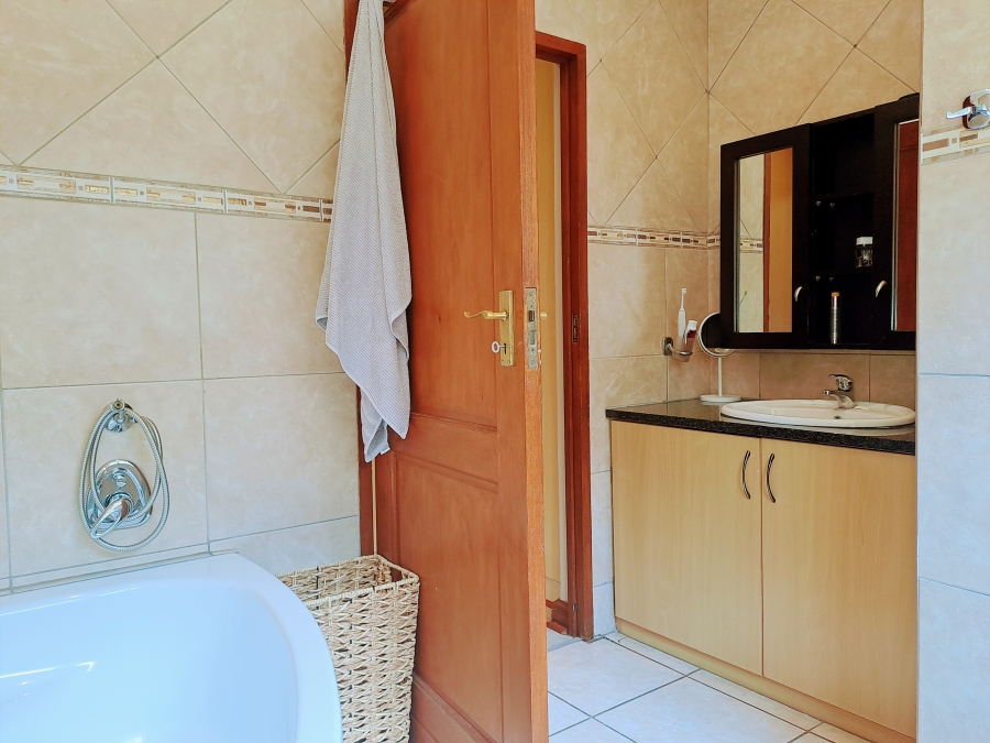 4 Bedroom Property for Sale in Birdwood Estate North West